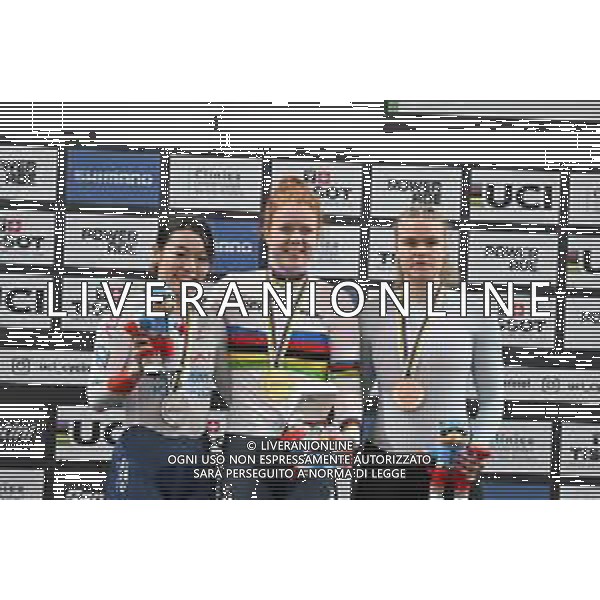 24-10-2025 World Championships Elite Women Track; Giornata 03; 2025, Olanda; 2025, Japan; 2025, Ain; Van De Wouw, Hetty; Sato, Mina; Lysenko, Alina; Santiago Del Cile - Velodromo Penalolen; ©SIROTTI - AGENZIA ALDO LIVERANI SAS