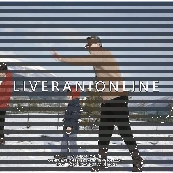 COL-RETROSPETTIVA ARNALDO FORLANI POLITICO DEMOCRAZIA CRISTIANA NELLA FOTO ARNALDO FORLANI POLITICO DEMOCRAZIA CRISTIANA CON LA FAMIGLIA AG ALDO LIVERANI SAS