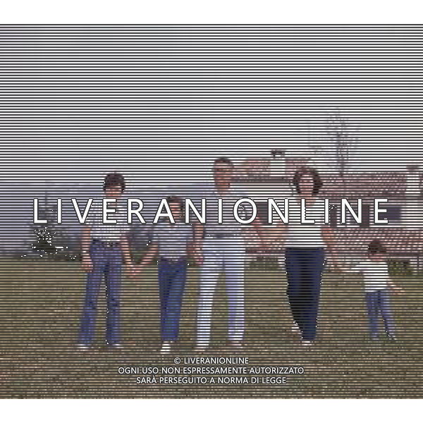 COL-RETROSPETTIVA ARNALDO FORLANI POLITICO DEMOCRAZIA CRISTIANA NELLA FOTO ARNALDO FORLANI POLITICO DEMOCRAZIA CRISTIANA CON LA FAMIGLIA AG ALDO LIVERANI SAS