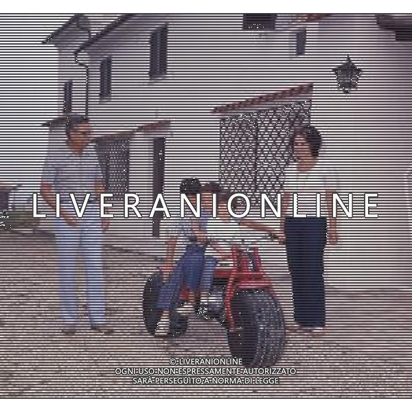 COL-RETROSPETTIVA ARNALDO FORLANI POLITICO DEMOCRAZIA CRISTIANA NELLA FOTO ARNALDO FORLANI POLITICO DEMOCRAZIA CRISTIANA CON LA FAMIGLIA AG ALDO LIVERANI SAS