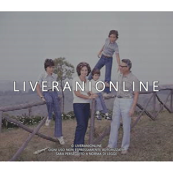 COL-RETROSPETTIVA ARNALDO FORLANI POLITICO DEMOCRAZIA CRISTIANA NELLA FOTO ARNALDO FORLANI POLITICO DEMOCRAZIA CRISTIANA CON LA FAMIGLIA AG ALDO LIVERANI SAS