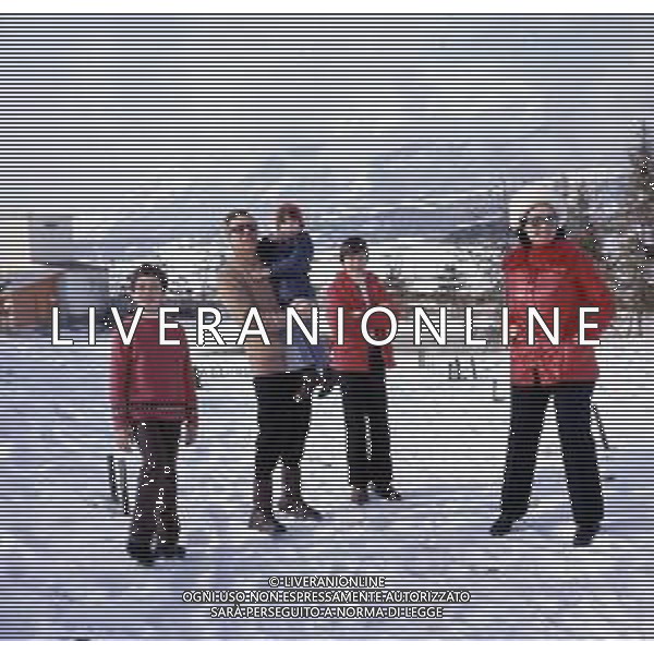 COL-RETROSPETTIVA ARNALDO FORLANI POLITICO DEMOCRAZIA CRISTIANA NELLA FOTO ARNALDO FORLANI POLITICO DEMOCRAZIA CRISTIANA CON LA FAMIGLIA AG ALDO LIVERANI SAS