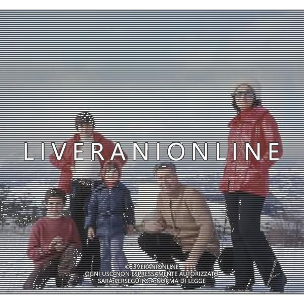 COL-RETROSPETTIVA ARNALDO FORLANI POLITICO DEMOCRAZIA CRISTIANA NELLA FOTO ARNALDO FORLANI POLITICO DEMOCRAZIA CRISTIANA CON LA FAMIGLIA AG ALDO LIVERANI SAS