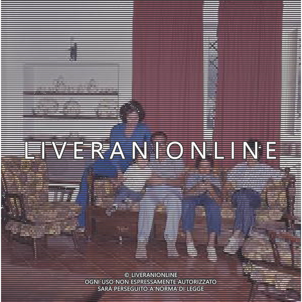 COL-RETROSPETTIVA ARNALDO FORLANI POLITICO DEMOCRAZIA CRISTIANA NELLA FOTO ARNALDO FORLANI POLITICO DEMOCRAZIA CRISTIANA CON LA FAMIGLIA AG ALDO LIVERANI SAS