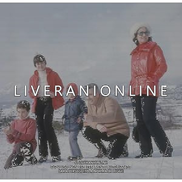 COL-RETROSPETTIVA ARNALDO FORLANI POLITICO DEMOCRAZIA CRISTIANA NELLA FOTO ARNALDO FORLANI POLITICO DEMOCRAZIA CRISTIANA CON LA FAMIGLIA AG ALDO LIVERANI SAS 