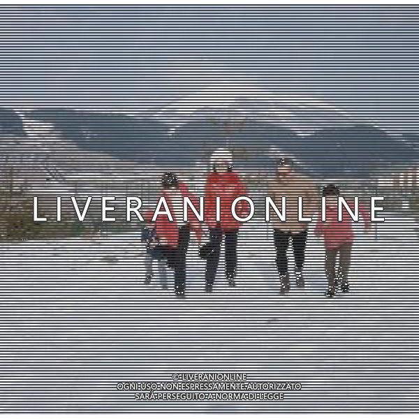 COL-RETROSPETTIVA ARNALDO FORLANI POLITICO DEMOCRAZIA CRISTIANA NELLA FOTO ARNALDO FORLANI POLITICO DEMOCRAZIA CRISTIANA CON LA FAMIGLIA AG ALDO LIVERANI SAS 