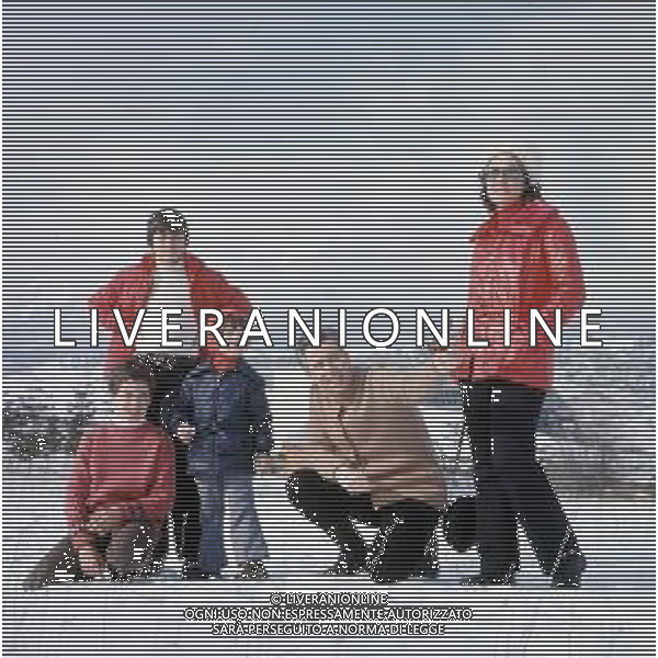 COL-RETROSPETTIVA ARNALDO FORLANI POLITICO DEMOCRAZIA CRISTIANA NELLA FOTO ARNALDO FORLANI POLITICO DEMOCRAZIA CRISTIANA CON LA FAMIGLIA AG ALDO LIVERANI SAS 