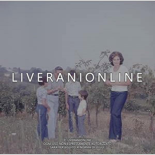 COL-RETROSPETTIVA ARNALDO FORLANI POLITICO DEMOCRAZIA CRISTIANA NELLA FOTO ARNALDO FORLANI POLITICO DEMOCRAZIA CRISTIANA CON LA FAMIGLIA AG ALDO LIVERANI SAS 