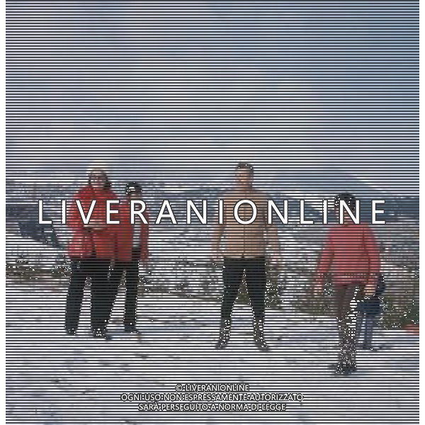 COL-RETROSPETTIVA ARNALDO FORLANI POLITICO DEMOCRAZIA CRISTIANA NELLA FOTO ARNALDO FORLANI POLITICO DEMOCRAZIA CRISTIANA CON LA FAMIGLIA AG ALDO LIVERANI SAS 