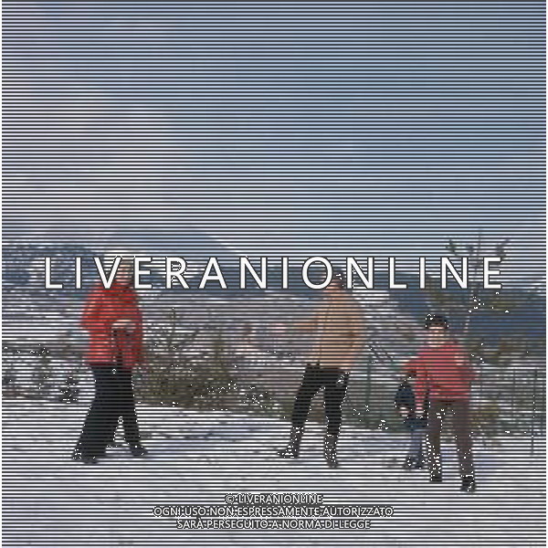 COL-RETROSPETTIVA ARNALDO FORLANI POLITICO DEMOCRAZIA CRISTIANA NELLA FOTO ARNALDO FORLANI POLITICO DEMOCRAZIA CRISTIANA CON LA FAMIGLIA AG ALDO LIVERANI SAS 