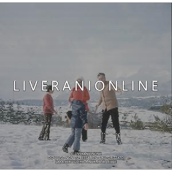 COL-RETROSPETTIVA ARNALDO FORLANI POLITICO DEMOCRAZIA CRISTIANA NELLA FOTO ARNALDO FORLANI POLITICO DEMOCRAZIA CRISTIANA CON LA FAMIGLIA AG ALDO LIVERANI SAS 