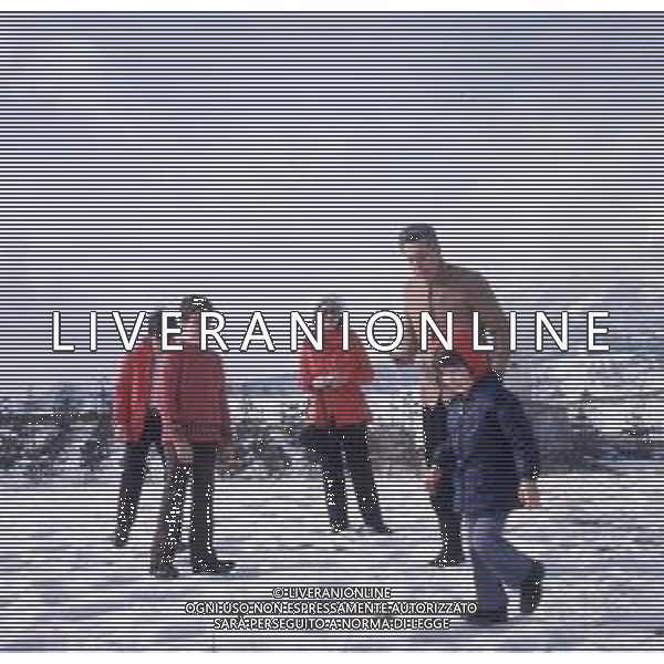 COL-RETROSPETTIVA ARNALDO FORLANI POLITICO DEMOCRAZIA CRISTIANA NELLA FOTO ARNALDO FORLANI POLITICO DEMOCRAZIA CRISTIANA CON LA FAMIGLIA AG ALDO LIVERANI SAS 