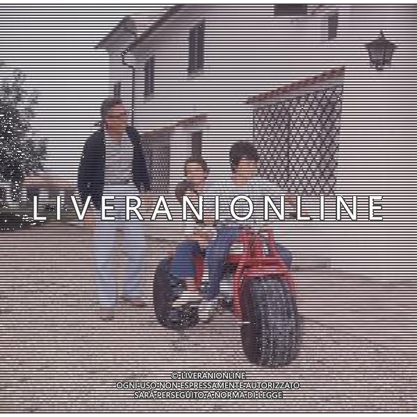 COL-RETROSPETTIVA ARNALDO FORLANI POLITICO DEMOCRAZIA CRISTIANA NELLA FOTO ARNALDO FORLANI POLITICO DEMOCRAZIA CRISTIANA CON LA FAMIGLIA AG ALDO LIVERANI SAS 