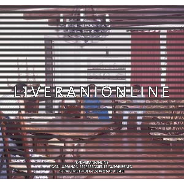 COL-RETROSPETTIVA ARNALDO FORLANI POLITICO DEMOCRAZIA CRISTIANA NELLA FOTO ARNALDO FORLANI POLITICO DEMOCRAZIA CRISTIANA CON LA FAMIGLIA AG ALDO LIVERANI SAS 