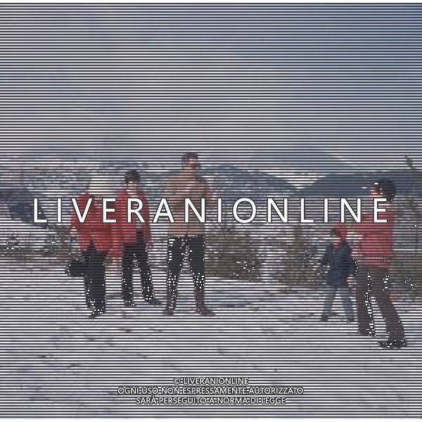 COL-RETROSPETTIVA ARNALDO FORLANI POLITICO DEMOCRAZIA CRISTIANA NELLA FOTO ARNALDO FORLANI POLITICO DEMOCRAZIA CRISTIANA CON LA FAMIGLIA AG ALDO LIVERANI SAS 