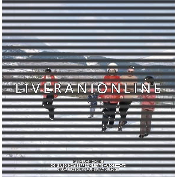 COL-RETROSPETTIVA ARNALDO FORLANI POLITICO DEMOCRAZIA CRISTIANA NELLA FOTO ARNALDO FORLANI POLITICO DEMOCRAZIA CRISTIANA CON LA FAMIGLIA AG ALDO LIVERANI SAS 