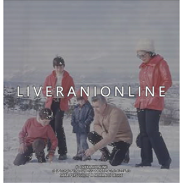 COL-RETROSPETTIVA ARNALDO FORLANI POLITICO DEMOCRAZIA CRISTIANA NELLA FOTO ARNALDO FORLANI POLITICO DEMOCRAZIA CRISTIANA CON LA FAMIGLIA AG ALDO LIVERANI SAS 