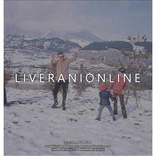 COL-RETROSPETTIVA ARNALDO FORLANI POLITICO DEMOCRAZIA CRISTIANA NELLA FOTO ARNALDO FORLANI POLITICO DEMOCRAZIA CRISTIANA CON LA FAMIGLIA AG ALDO LIVERANI SAS 