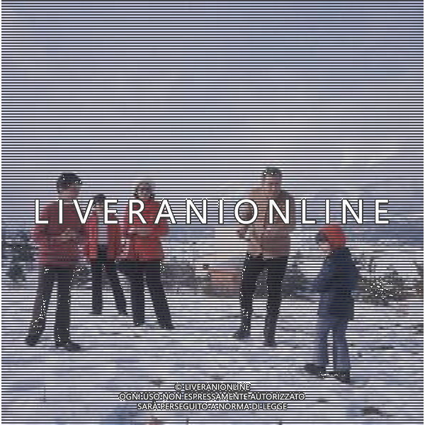 COL-RETROSPETTIVA ARNALDO FORLANI POLITICO DEMOCRAZIA CRISTIANA NELLA FOTO ARNALDO FORLANI POLITICO DEMOCRAZIA CRISTIANA CON LA FAMIGLIA AG ALDO LIVERANI SAS 