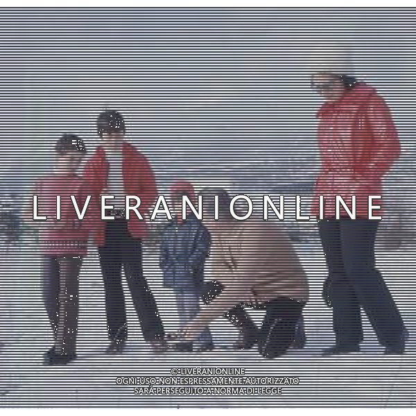 COL-RETROSPETTIVA ARNALDO FORLANI POLITICO DEMOCRAZIA CRISTIANA NELLA FOTO ARNALDO FORLANI POLITICO DEMOCRAZIA CRISTIANA CON LA FAMIGLIA AG ALDO LIVERANI SAS 