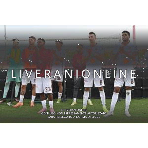 TVRG Monza vs Reggiana nella foto giocatori Reggiana davanti ai tifosi a fine gara Monza 25-10-2025 U-Power Stadium Monza vs Reggiana Campionato Serie BKT - 9a giornata foto Roberto Garavaglia/Agenzia Aldo Liverani sas
