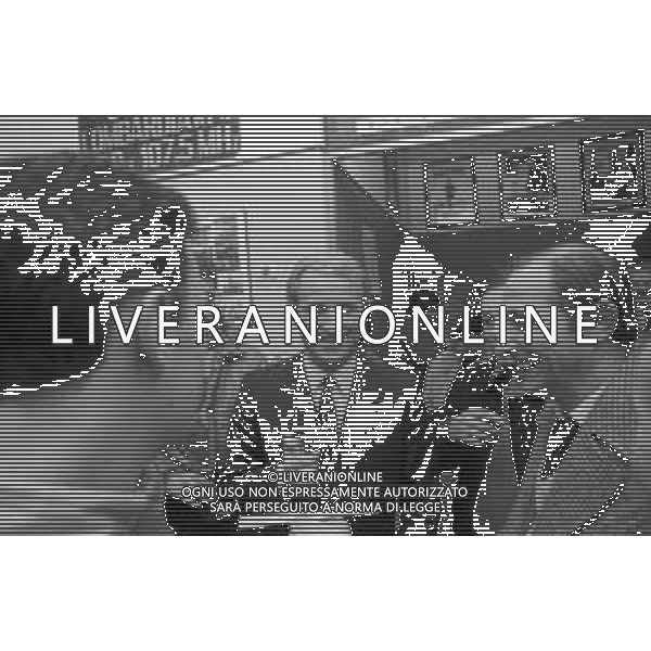 NEG- RETROSPETTIVA GIOVANNI TRAPATTONI ALLENATORE JUVENTUS NELLA FOTO GIOVANNI TRAPATTONI IN CONFERENZA STAMPA A CUSANO MILANINO NELL’ANNO 1985 AG ALDO LIVERANI SAS