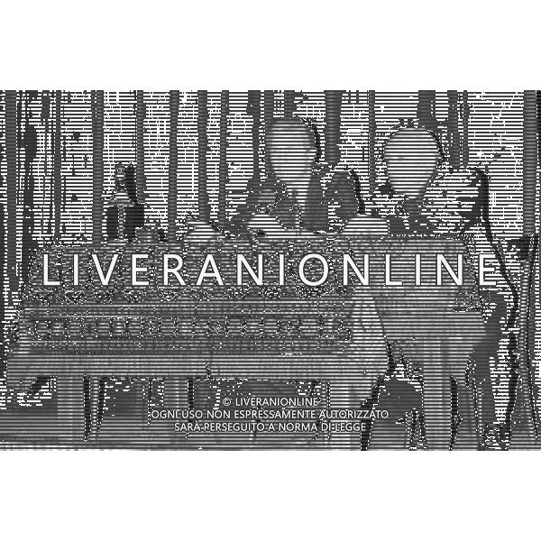 NEG- RETROSPETTIVA GIOVANNI TRAPATTONI ALLENATORE JUVENTUS NELLA FOTO GIOVANNI TRAPATTONI IN CONFERENZA STAMPA A CUSANO MILANINO NELL’ANNO 1985 AG ALDO LIVERANI SAS