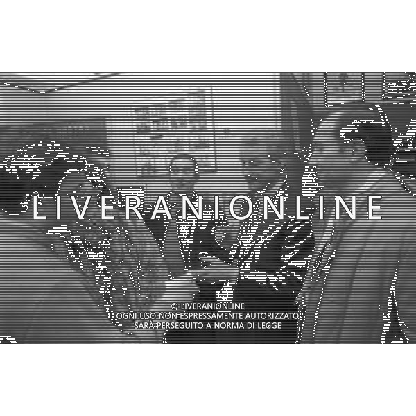 NEG- RETROSPETTIVA GIOVANNI TRAPATTONI ALLENATORE JUVENTUS NELLA FOTO GIOVANNI TRAPATTONI IN CONFERENZA STAMPA A CUSANO MILANINO NELL’ANNO 1985 AG ALDO LIVERANI SAS