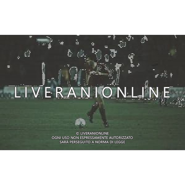 DIAP-RETROSPETTIVA GIORGIO BRESCIANI CALCIATORE NELLA FOTO GIORGIO BRESCIANI CON LA MAGLIA DEL TORINO CALCIO NELL\'ANNO 1987-1988 AG ALDO LIVERANI SAS