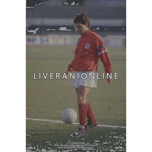 DIAP-RETROSPETTIVA GIORGIO BRESCIANI CALCIATORE NELLA FOTO GIORGIO BRESCIANI CON LA MAGLIA DEL TORINO CALCIO NELL\'ANNO 1987-1988 AG ALDO LIVERANI SAS