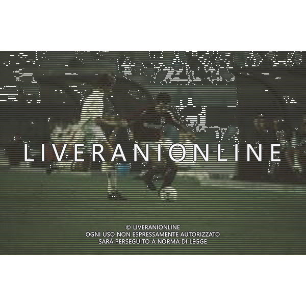 DIAP-RETROSPETTIVA GIORGIO BRESCIANI CALCIATORE NELLA FOTO GIORGIO BRESCIANI CON LA MAGLIA DEL TORINO CALCIO NELL\'ANNO 1987-1988 AG ALDO LIVERANI SAS