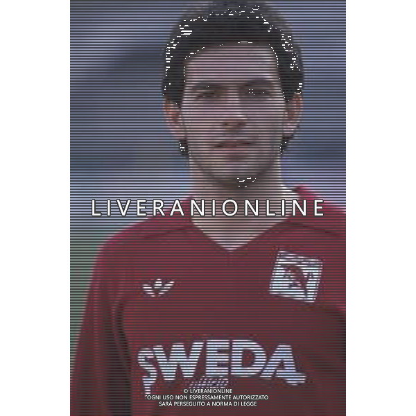 DIAP-RETROSPETTIVA GIORGIO BRESCIANI CALCIATORE NELLA FOTO GIORGIO BRESCIANI CON LA MAGLIA DEL TORINO CALCIO NELL\'ANNO 1987-1988 AG ALDO LIVERANI SAS
