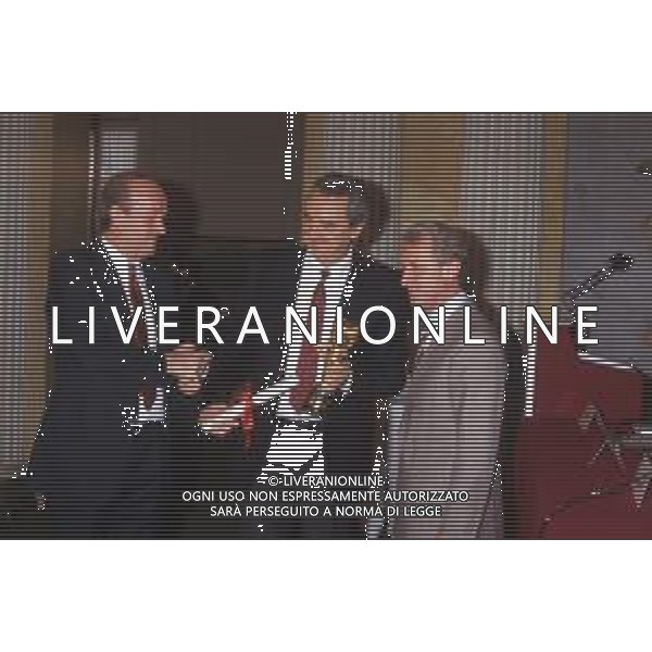 DIAP-RETROSPETTIVA PAOLO CASARIN ARBITRO NELLA FOTO L\'ARBITRO PAOLO CASARIN NELL\'ANNO 1987-1988 CON BRUNO PIZZUL E GIOVANNI TRAPATTONI AG ALDO LIVERANI SAS