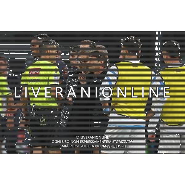 Napoli, Inter Nella Foto: arbitro Mariani Antonio Conte proteste Foto Mosca, Ag.Liverani -NAPOLI vs INTER CAMPIONATO CALCIO SERIE A 25.10.2025 ©MOSCA - AGENZIA ALDO LIVERANI SAS