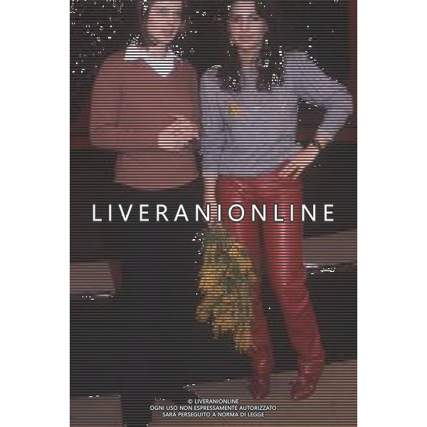 DIAP-RETROSPETTIVA ROBERTA MANFREDI ATTRICE NELLA FOTO ROBERTA MANFREDI A ROMA NELL\'ANNO 1981 CON ISABELLA ROSSELLINI AG ALDO LIVERANI SAS