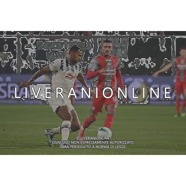 TVRG Cremonese vs Atalanta nella foto Isak Hien (Atalanta) e Antonio Sanabria (Cremonese) Cremona 25-10-2025 Stadio Giovanni Zini Cremonese vs Atalanta Campionato Serie A Enilive - 8a giornata foto Roberto Garavaglia/Agenzia Aldo Liverani sas