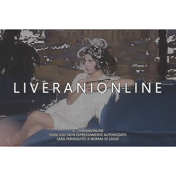 DIAP-RETROSPETTIVA ROBERTA MANFREDI ATTRICE  NELLA FOTO ROBERTA MANFREDI A ROMA NELL\'ANNO 1981 TRASMISSIONE “IL BARATTOLO“ AG ALDO LIVERANI SAS 