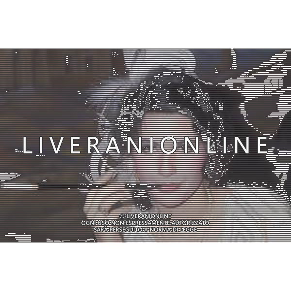 DIAP-RETROSPETTIVA ROBERTA MANFREDI ATTRICE  NELLA FOTO ROBERTA MANFREDI A ROMA NELL\'ANNO 1981 TRASMISSIONE “IL BARATTOLO“ AG ALDO LIVERANI SAS 