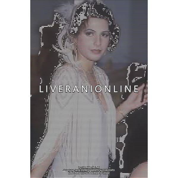 DIAP-RETROSPETTIVA ROBERTA MANFREDI ATTRICE  NELLA FOTO ROBERTA MANFREDI A ROMA NELL\'ANNO 1981 TRASMISSIONE “IL BARATTOLO“ AG ALDO LIVERANI SAS 