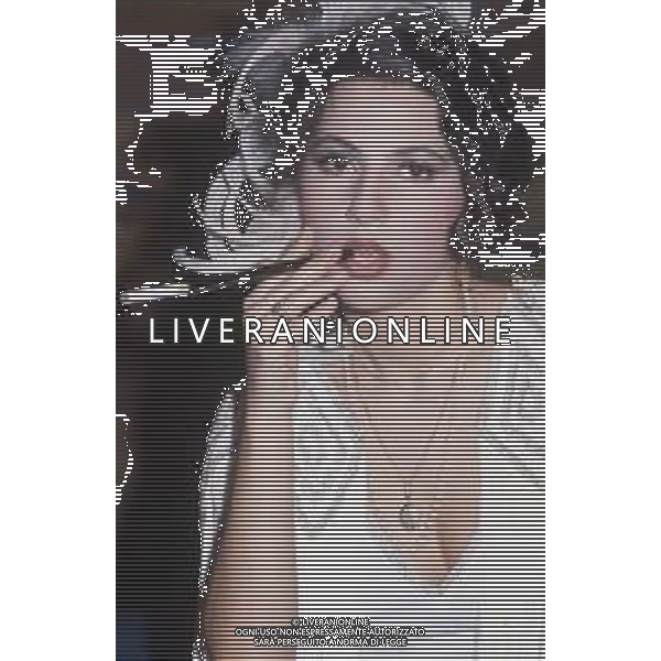 DIAP-RETROSPETTIVA ROBERTA MANFREDI ATTRICE  NELLA FOTO ROBERTA MANFREDI A ROMA NELL\'ANNO 1981 TRASMISSIONE “IL BARATTOLO“ AG ALDO LIVERANI SAS 