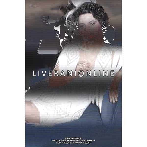 DIAP-RETROSPETTIVA ROBERTA MANFREDI ATTRICE  NELLA FOTO ROBERTA MANFREDI A ROMA NELL\'ANNO 1981 TRASMISSIONE “IL BARATTOLO“ AG ALDO LIVERANI SAS 