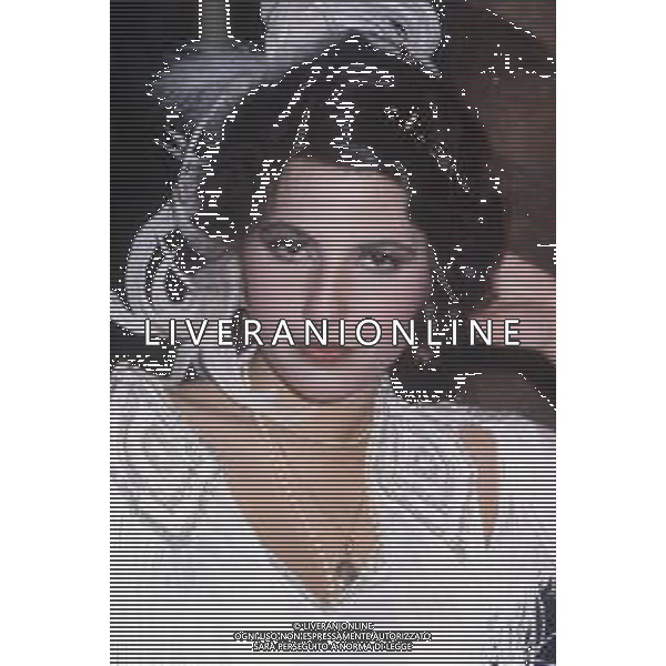 DIAP-RETROSPETTIVA ROBERTA MANFREDI ATTRICE  NELLA FOTO ROBERTA MANFREDI A ROMA NELL\'ANNO 1981 TRASMISSIONE “IL BARATTOLO“ AG ALDO LIVERANI SAS 