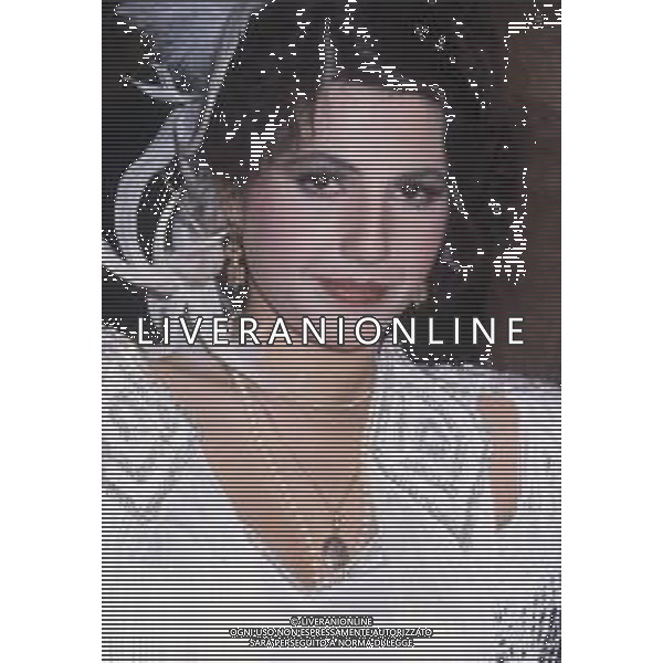 DIAP-RETROSPETTIVA ROBERTA MANFREDI ATTRICE  NELLA FOTO ROBERTA MANFREDI A ROMA NELL\'ANNO 1981 TRASMISSIONE “IL BARATTOLO“ AG ALDO LIVERANI SAS 