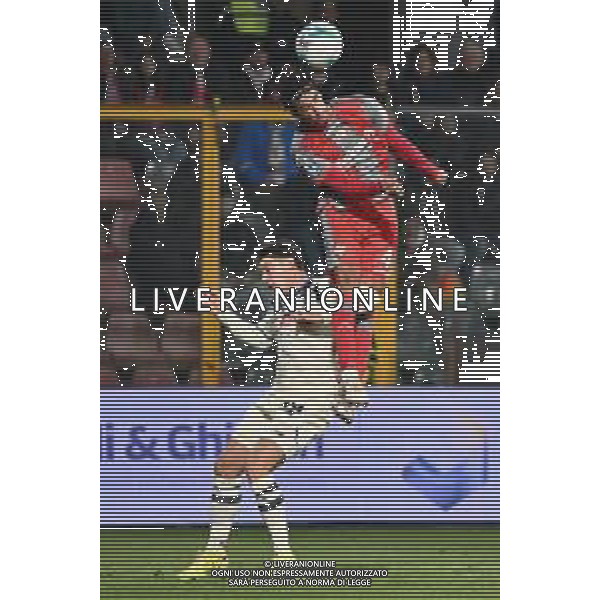 TVRG Cremonese vs Atalanta nella foto Nicola Zalewski (Atalanta) e Tommaso Barbieri (Cremonese) Cremona 25-10-2025 Stadio Giovanni Zini Cremonese vs Atalanta Campionato Serie A Enilive - 8a giornata foto Roberto Garavaglia/Agenzia Aldo Liverani sas