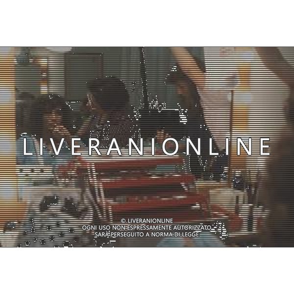 DIAP-RETROSPETTIVA ROBERTA MANFREDI ATTRICE  NELLA FOTO ROBERTA MANFREDI A MILANO NELL\'ANNO 1983 NELLA TRASMISSIONE TELEVISIVA “FRESCO FRESCO “ AG ALDO LIVERANI SAS  