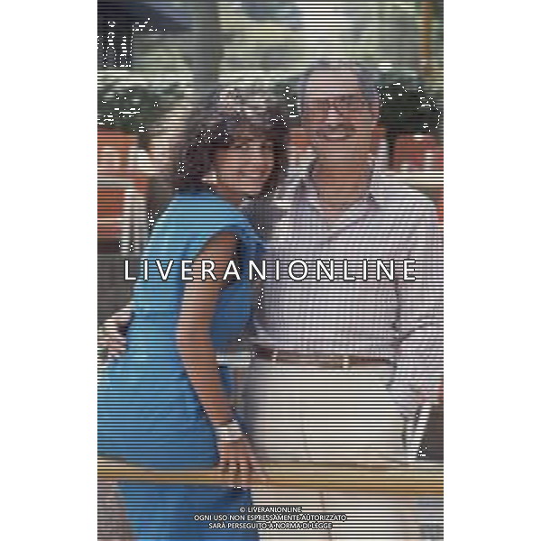 DIAP-RETROSPETTIVA ROBERTA MANFREDI ATTRICE  NELLA FOTO ROBERTA MANFREDI A ROMA NELL\'ANNO 1985 CON IL PADRE NINO MANFREDI AG ALDO LIVERANI SAS  