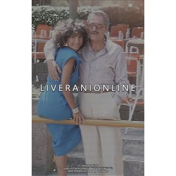 DIAP-RETROSPETTIVA ROBERTA MANFREDI ATTRICE  NELLA FOTO ROBERTA MANFREDI A ROMA NELL\'ANNO 1985 CON IL PADRE NINO MANFREDI AG ALDO LIVERANI SAS  