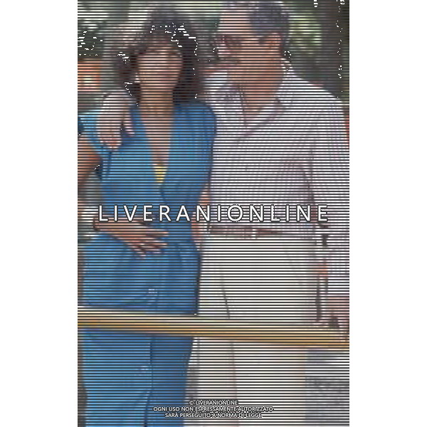 DIAP-RETROSPETTIVA ROBERTA MANFREDI ATTRICE  NELLA FOTO ROBERTA MANFREDI A ROMA NELL\'ANNO 1985 CON IL PADRE NINO MANFREDI AG ALDO LIVERANI SAS  