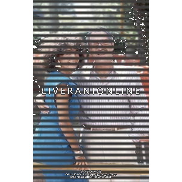 DIAP-RETROSPETTIVA ROBERTA MANFREDI ATTRICE  NELLA FOTO ROBERTA MANFREDI A ROMA NELL\'ANNO 1985 CON IL PADRE NINO MANFREDI AG ALDO LIVERANI SAS  