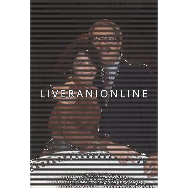 DIAP-RETROSPETTIVA ROBERTA MANFREDI ATTRICE  NELLA FOTO ROBERTA MANFREDI A ROMA NELL\'ANNO 1985 CON IL PADRE NINO MANFREDI AG ALDO LIVERANI SAS  
